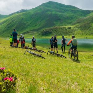 Pause von Biker Gruppe am Grünen See in Centers