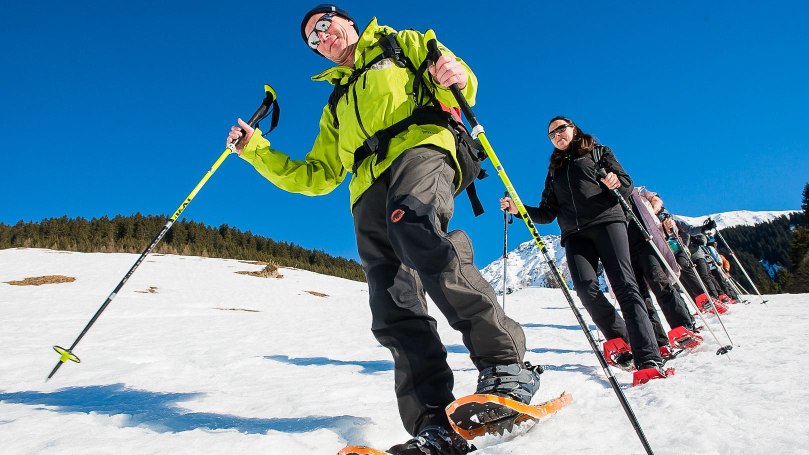 schneeschuhwandern gruppe abstieg �egelmairphotography ddo highres 25 on Ride and Smile